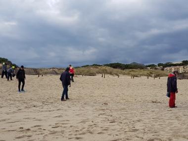 El projecte europeu ACT4LITTER fa un mostreig a la platja de cala Mesquida dins la Reserva Marina de Llevant