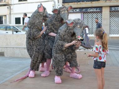 El Festival d’Arts al Carrer omple Cala Rajada d’espectacles, rialles i gent