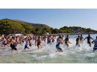 Sebastià Gelabert i Ana Soler, guanyadors de la X Triatló cala Agulla Wikiki