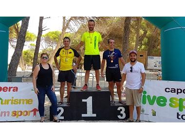 Sebastià Gelabert i Ana Soler, guanyadors de la X Triatló cala Agulla Wikiki