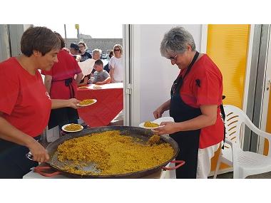 El port de Cala Rajada s’omple de gent i de llampuga cuinada