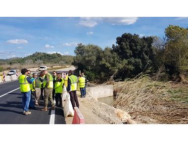 La consellera Garrido visita les obres de la carretera de ses Coves