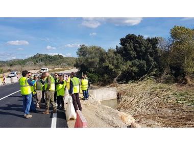 La consellera Garrido visita les obres de la carretera de ses Coves