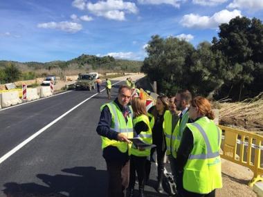 La consellera Garrido visita les obres de la carretera de ses Coves