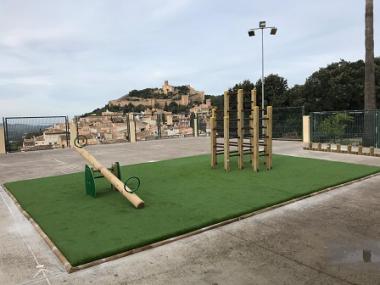 L'alumnat del CEIP S'Alzinar estrenen nou parc infantil