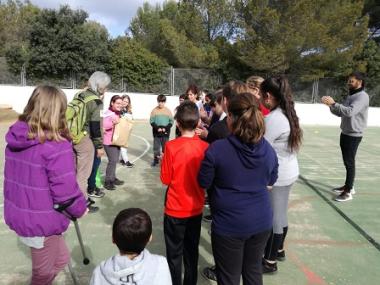 Els nins i nines de S’Auba i S’Alzinar reben els premis del concurs de dibuix  ‘Ni 1 foc al bosc’