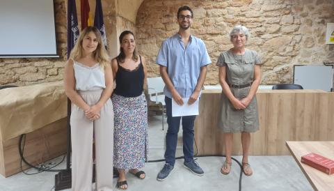 2 auxiliars administratius de carrera