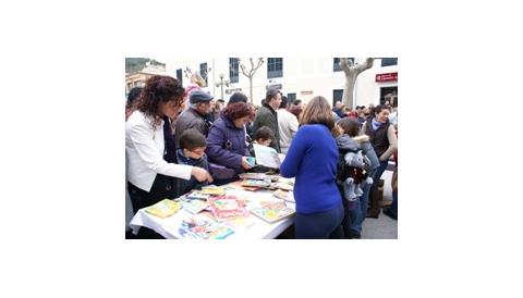 Més de 4.000 euros en el mercadet solidari
