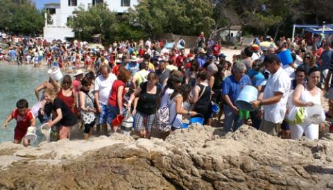Resposta unànime a la manifestació per la regeneració de Cala Agulla