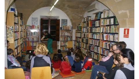 La Biblioteca de Capdepera celebra el seu aniversari amb un conta-contes