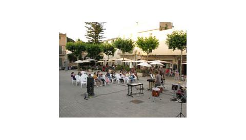 L’Escola de Música al carrer