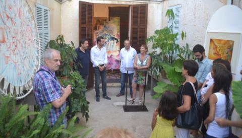 Al Centre Melis Cursach el mes d'agost, de  dimarts a diumenge de 19 a 21  hi ha l'exposició de Sebastià Massanet titulada “els arbres també caminen”.