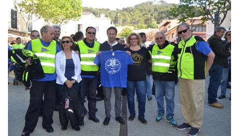 Capdepera es torna a omplir de fum i olor de goma