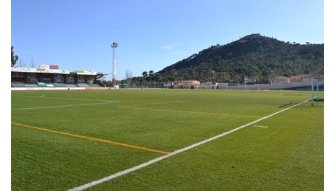 Arreglada la gespa del camp de futbol Es Figueral 