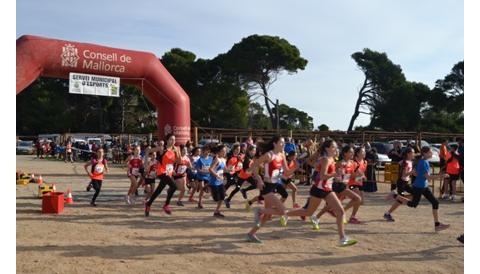 Daniel Muñoz i Catalina Roig campions del XI Cross popular platja de cala Agulla