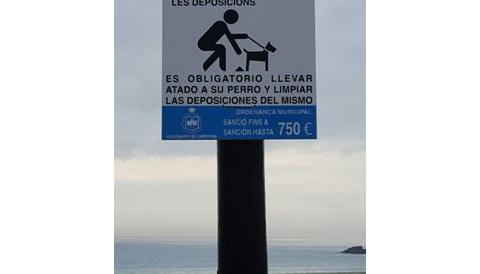 El departament de Medi Ambient instal•la uns cartells informatius sobre les bones pràctiques amb els cans