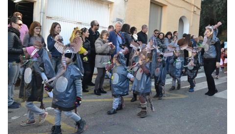 Els nins i nines de S'Alzinar omplen Capdepera d'animals
