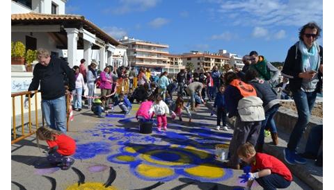 Més de 500 persones participen en la jornada de “Pintam” el passeig marítim