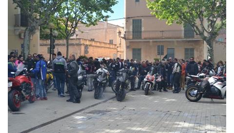  Capdepera es torna a omplir de fum i olor de goma