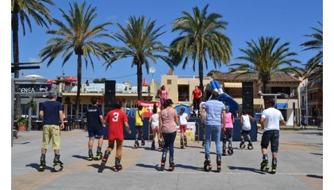 La plaça dels Pins s’omple d’esport i fruita