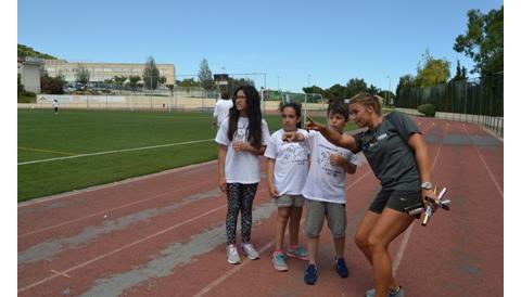 Els alumnes de S’Alzinar coneixen l’atletisme amb Claudia Troppa
