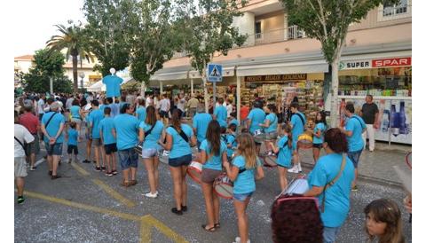 El tradicional cercavila omple els carrers de Cala Rajada