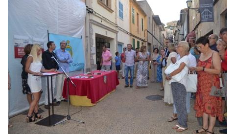 L’Arxiu Municipal presenta la versió en anglès i en alemany del llibre ‘El temps s’esmicola’