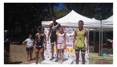 Toni Sales i Ana Cèlia Creus guanyadors de la VIII Triatló First Sun Mallorca de Cala Agulla