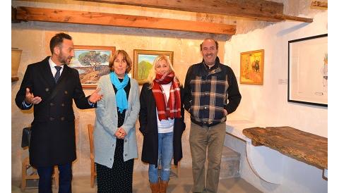 Desset artistes exposen plegats al Centre Melis Cursach