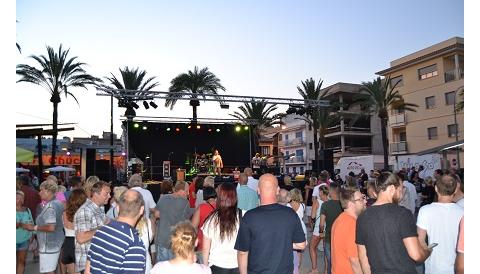 El concert solidari Rock i Tapes ajuda a les associacions ‘Som aquí gabellins’ i ‘Amics de l’Escola de Música’