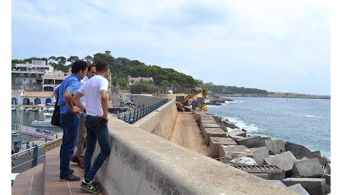 El conseller Marc Pons ha visitat el port de Cala Rajada on ja estan finalitzades les obres de reparació del dic danyat pel temporal de gener