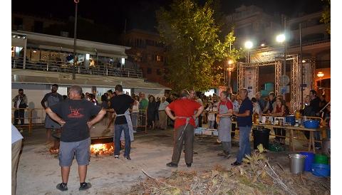 Èxit de la paella per a 1000 persones dins el Cap de setmana del Peix fresc