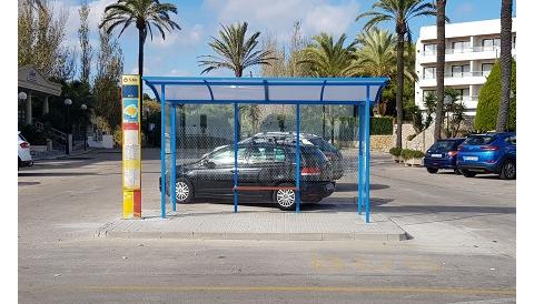 Dues marquesines noves a les parades de bus de Son Moll i carrer Castellet 