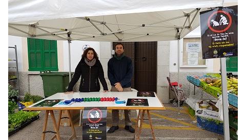 Capdepera enceta una campanya per la retirada dels excrements de ca a la via pública 