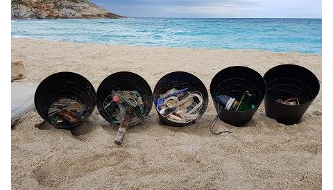 El projecte europeu ACT4LITTER fa un mostreig a la platja de cala Mesquida dins la Reserva Marina de Llevant
