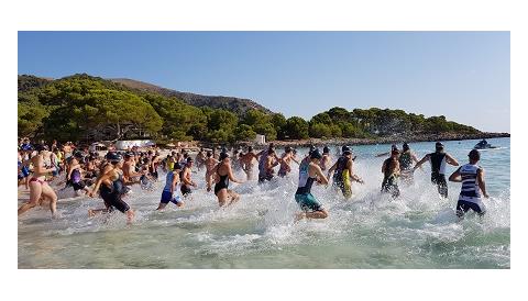 Sebastià Gelabert i Ana Soler, guanyadors de la X Triatló cala Agulla Wikiki