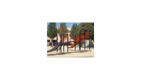 Reforma i manteniment dels parcs infantils del municipi.
