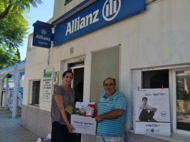 Allianz dóna aliments a Serveis Socials de Capdepera