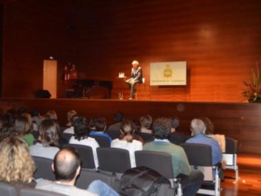 Carles Capdevila omple el Centre Cap Vermell amb la seva conferència Educar amb humor