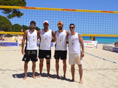 Els campions d’Espanya de volei platja Paula Soria i Christian García participen al primer clínic de beach volley de Capdepera