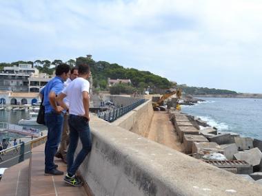 El conseller Marc Pons ha visitat el port de Cala Rajada on ja estan finalitzades les obres de reparació del dic danyat pel temporal de gener