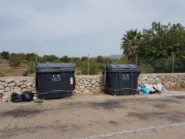 L’Ajuntament de Capdepera recorda que està prohibit llençar voluminosos als contenidors